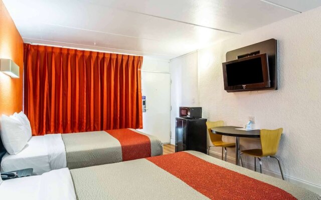 Motel6 Brunswick, GA