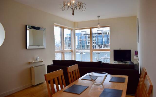 2 Bedroom Flat By The Canal