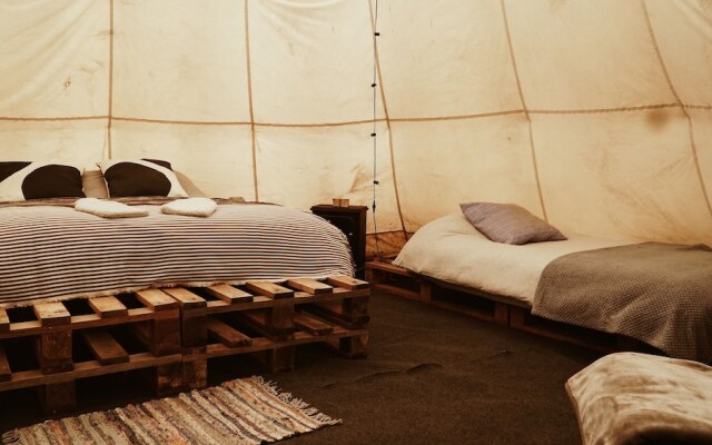 White House on Wye Glamping