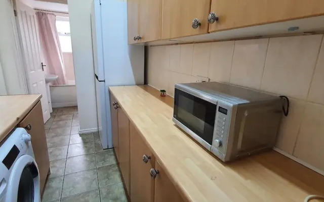 Room in Guest Room - Nice Large Room in Coventry