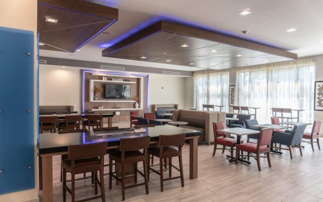 Holiday Inn Express & Suites Birmingham - Homewood by IHG
