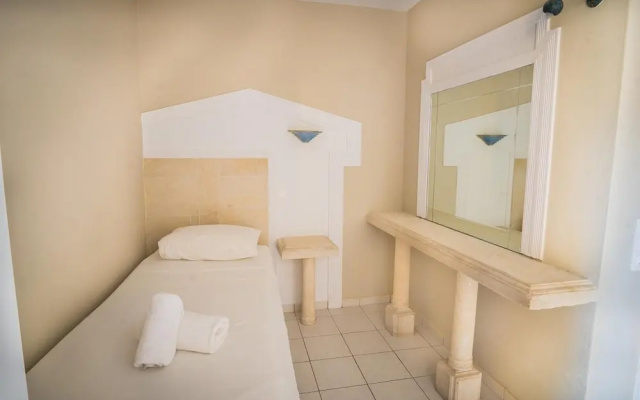 Parthenis Hotel & Suites