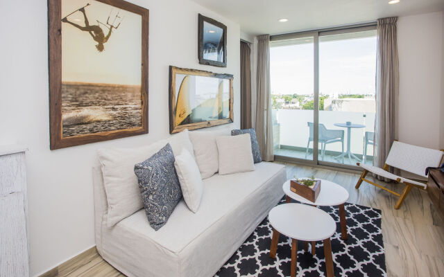 Newport House Playa Boutique Hotel - Beach Club Access