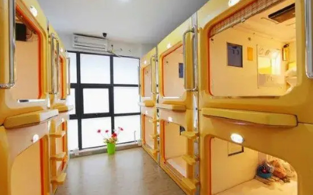Light Luxury Rubik's Cube Movie Hotel