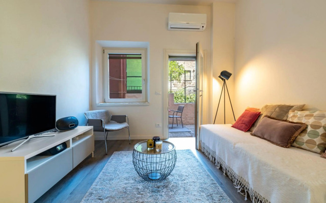 Snug Apartment With Private Courtyard M0270422677