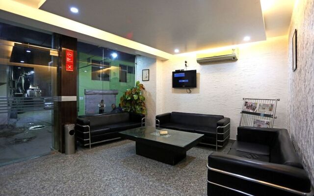 OYO 19046 Hotel Airport Suites