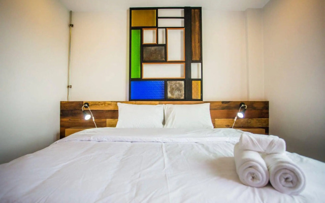 The Arak Bed Bar and Hostel