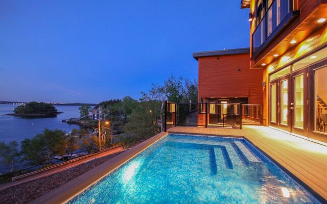 Lux Exec Home HFX Waterfront Pool Hot Tub
