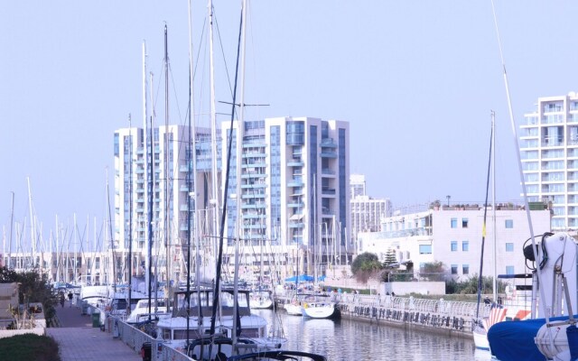 Calm Beach Haven Resort Herzliya Marina