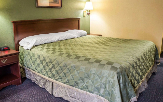 Rodeway Inn & Suites Plymouth Hwy 64