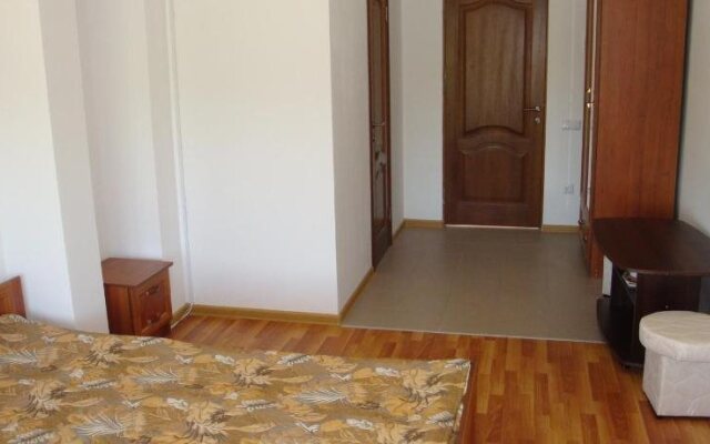 Art Avenue ApartHotel