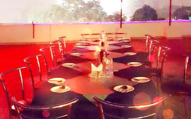 OYO 2860 Hotel 24x7 Inn