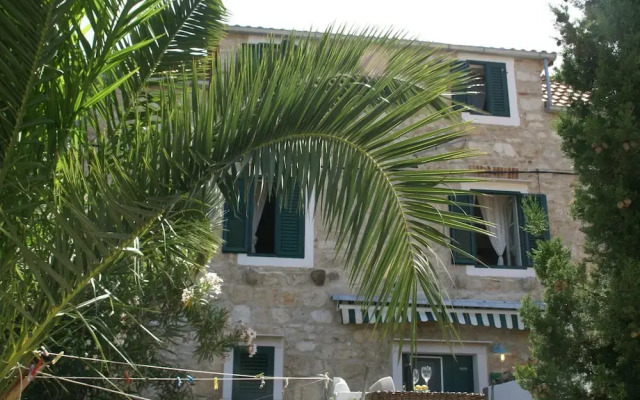 Coastal Apartment in Vis Near sea