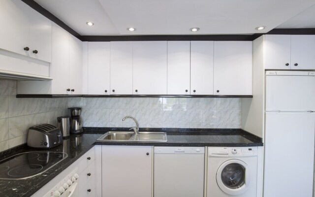 Beachfront Penthouse, Sea/mountain Views, 3 Balconies, Puerto Banus, Marbella
