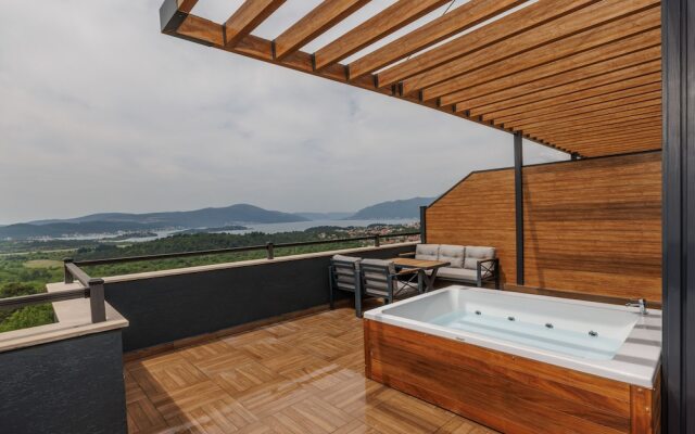 Montenegro Lodge
