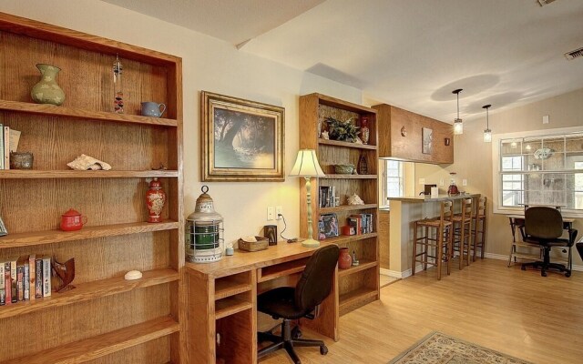 Fantasy Oaks Lodge 4 Bedroom Home by RedAwning