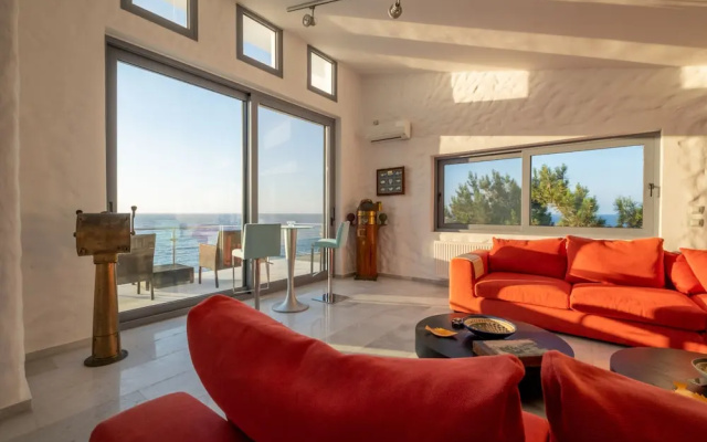 Icarus Luxury Beachfront Villa