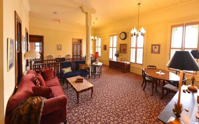 Nutt House Historic Hotel