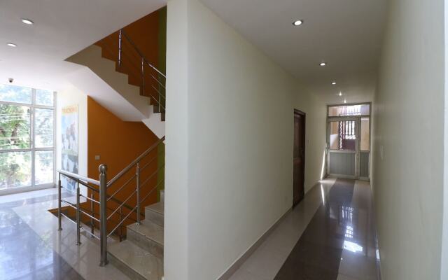 OYO 9848 Hotel Dev Palace