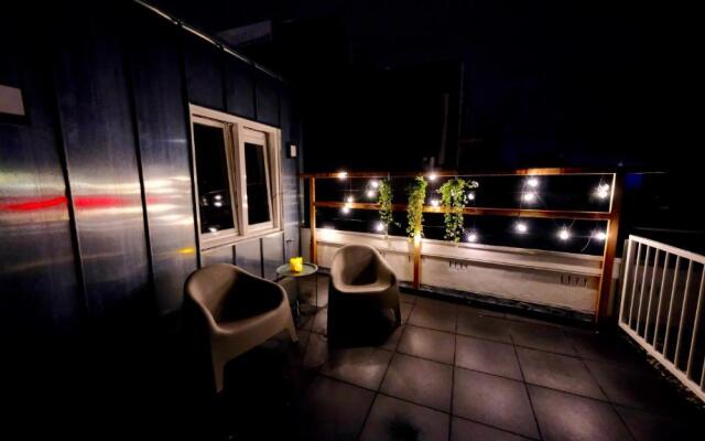 Sunny 45m2 Penthouse with Balcony and Terrace