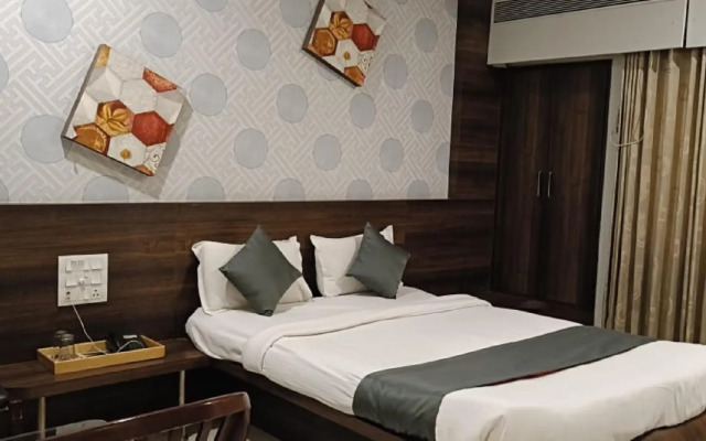 OYO 4445 Hotel Saishri