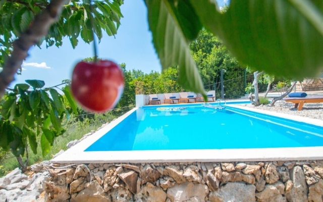 Exceptional Villa With Private Swimming Pool & Sea View