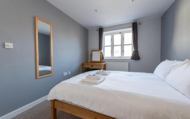 Glastonbury Town Apartment