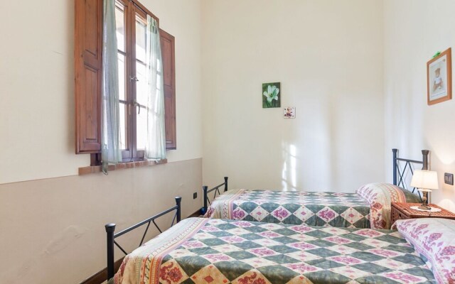 Enticing Holiday Home in Chianni With Swimming Pool