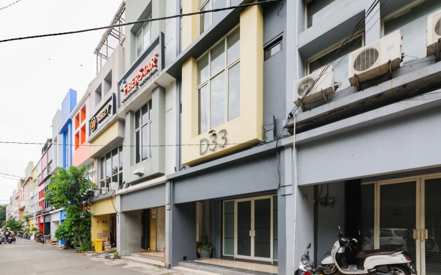Urbanview Syariah Kost D33 Hutan Kota Srengseng