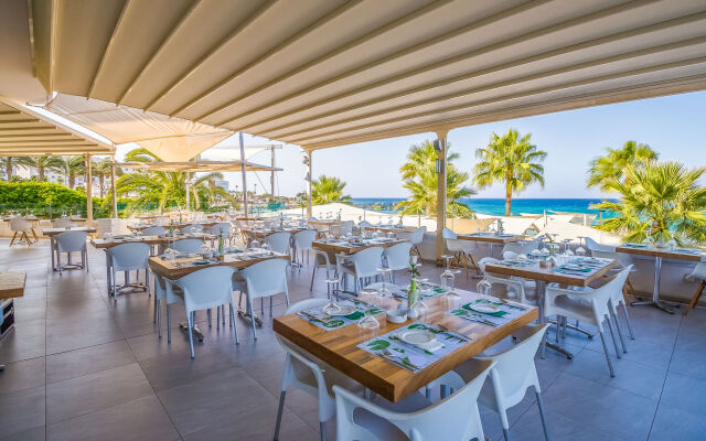 Vrissaki Beach Hotel