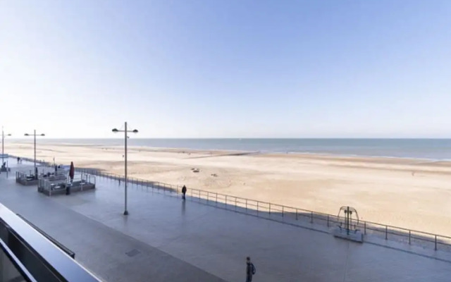 Apartment in Middelkerke With Sea View