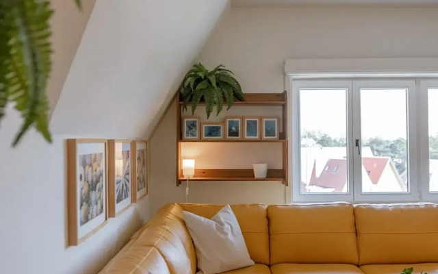 BE DEH Koni 43-13 in De Haan