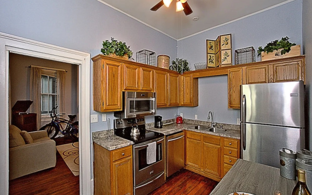 Downtown Savannah Oasis 4 BR 3 BA