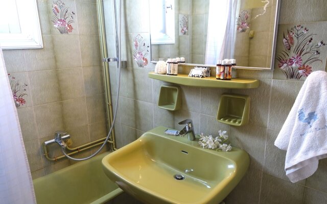 Le Coq Apartments