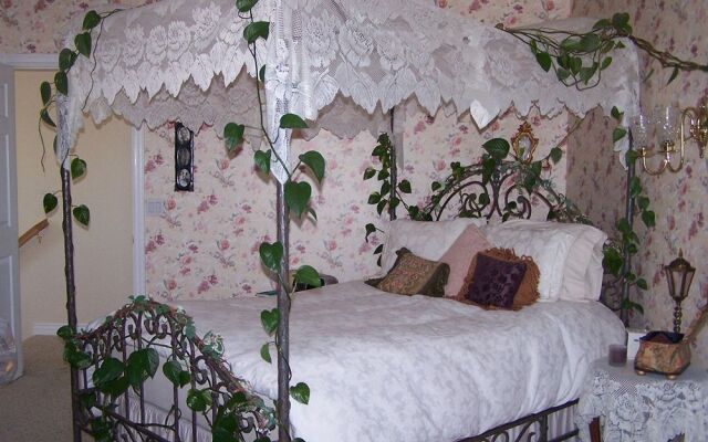 Wild Rose Manor Bed and Breakfast
