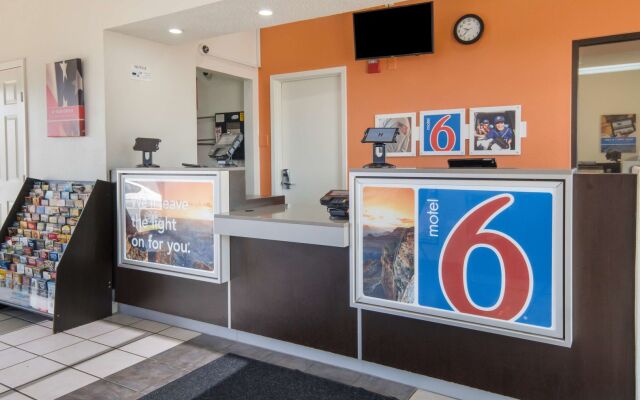 Motel 6 Duncanville, TX - Dallas