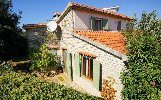 Charming Holiday Home in Banj With Private Terrace