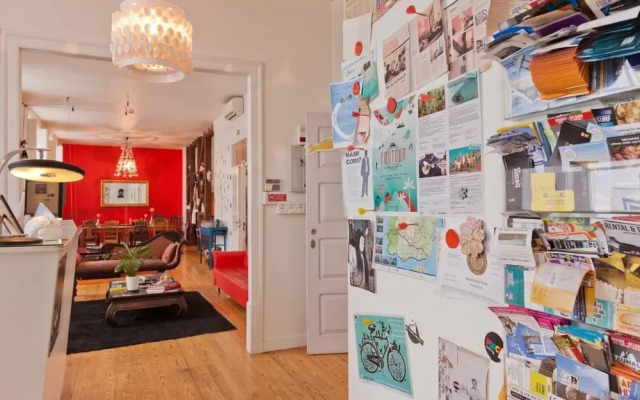 Living Lounge Hostel