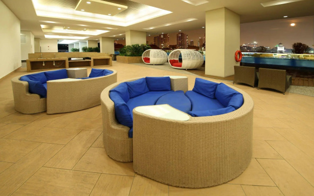 Paragon Serviced Suites @ Straits View