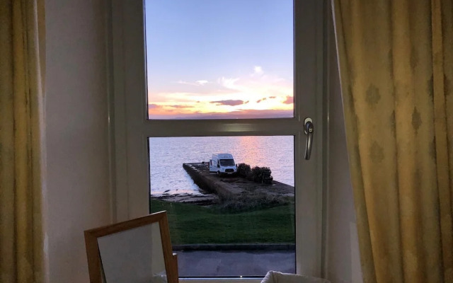 Petfriendly-beachfront-sunsetfacingsunporch-garden