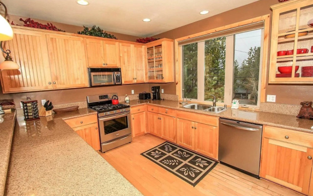 1086-snow Summit Chalet