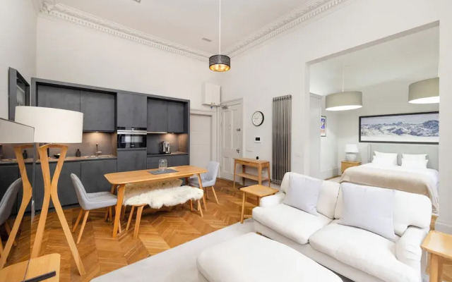 Modern studio in Edinburgh West End