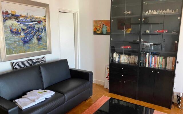 Charming Apartment Near Montparnasse