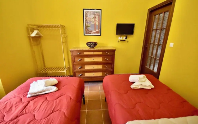 De Angelis Central House