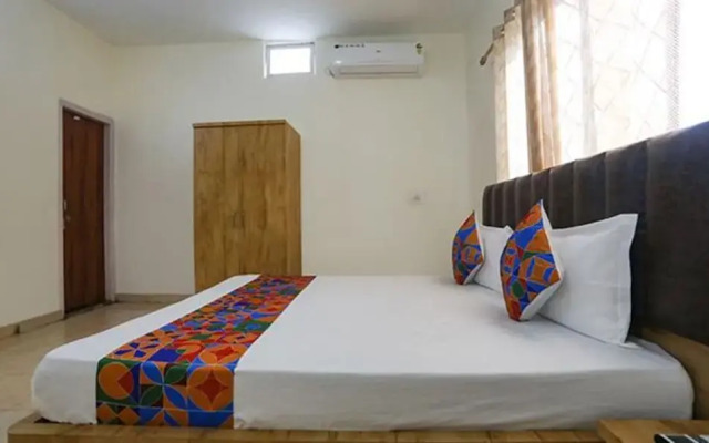 Fabhotel White Retreat Inn