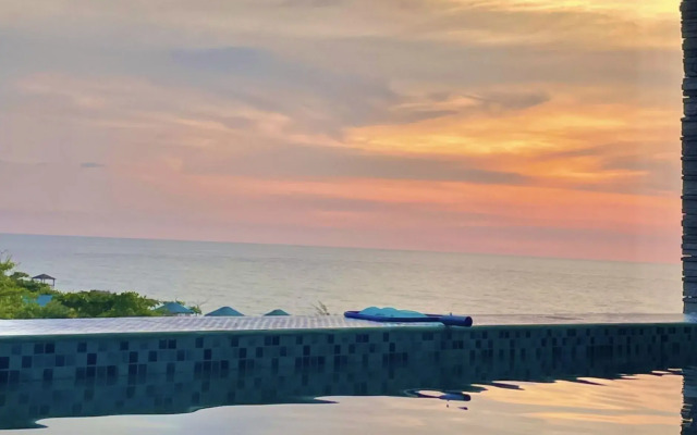 The Palms Resort & Bar