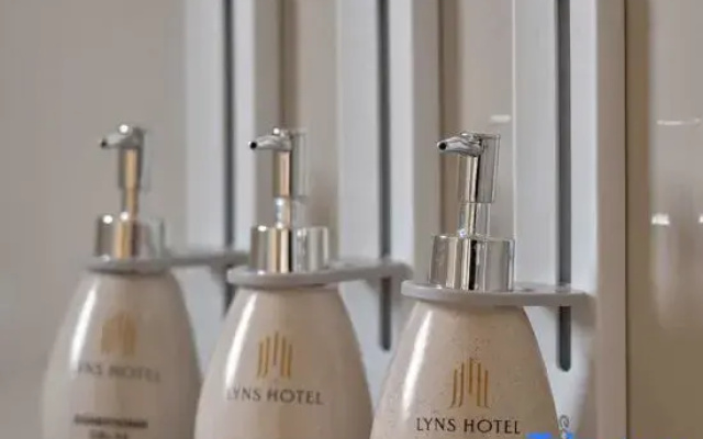 Lyns Hotel