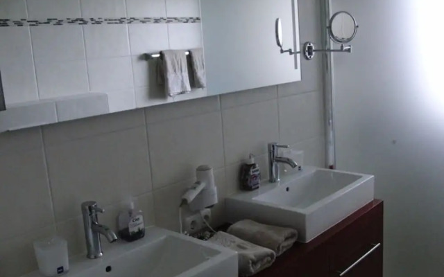 Karlo 4 Modern Retreat