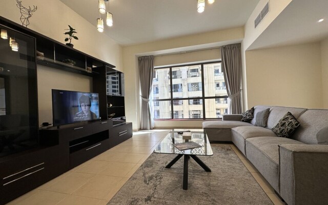 Manzil - Cozy 2BR Apt in JBR with Sea Views