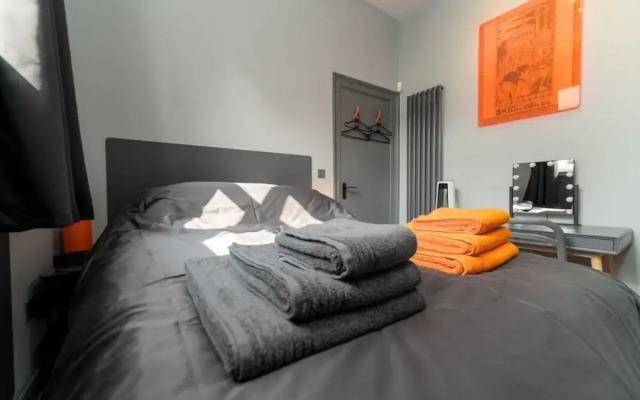 Host Stay Queens Maisonette